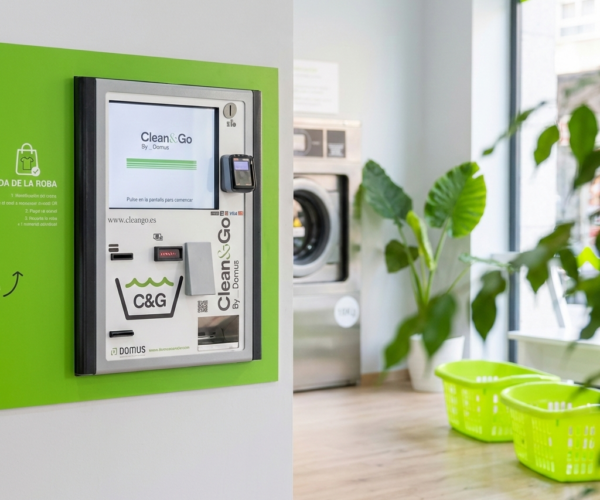 En nuestra lavandería disfrutarás de un servicio de autoservicio cómodo, rápido y eficiente, pensado para hacerte la vida más fácil. Ponemos a tu disposición lavadoras y secadoras de última generación, muy sencillas de usar, para que puedas hacer tu colada sin complicaciones y en el menor tiempo posible. Tu ropa queda limpia, fresca y perfectamente cuidada, mientras tú aprovechas el tiempo para lo que de verdad importa.